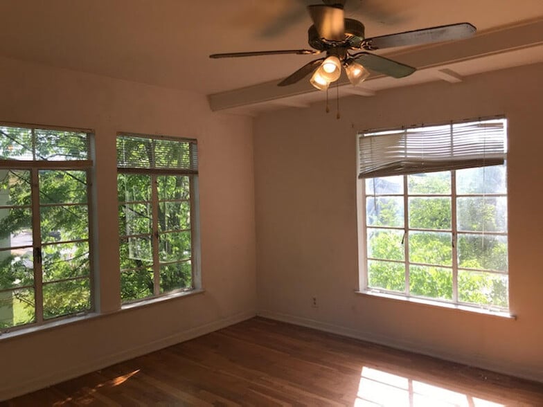 Building Photo - 2118 Wilson