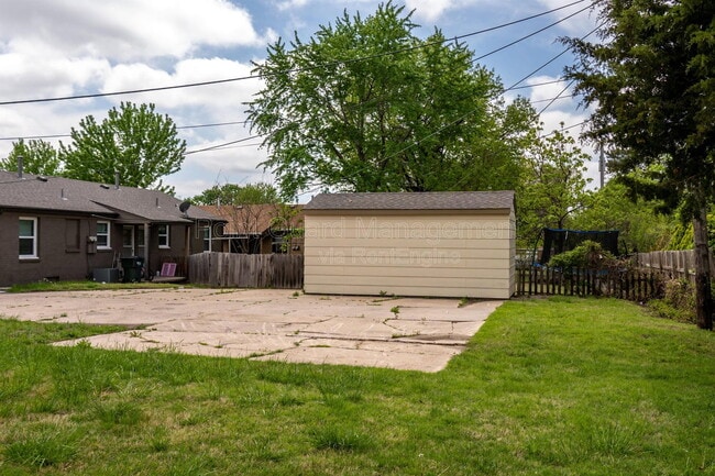 Building Photo - 6102 E Oakwood Dr