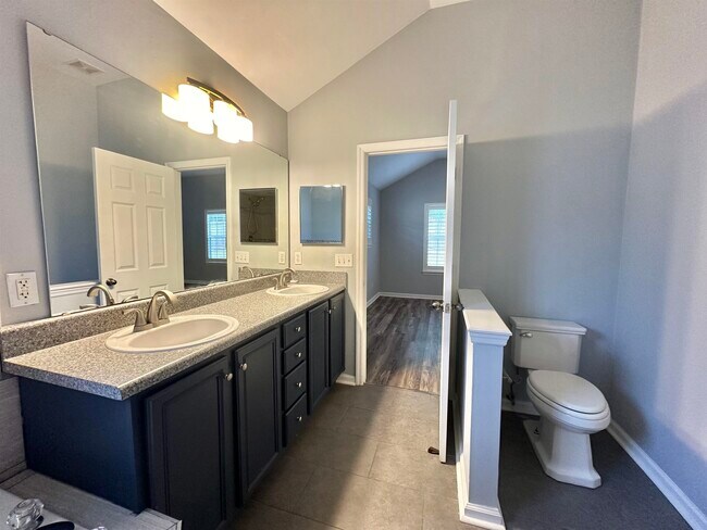 Building Photo - 8335 Hinsdale Way