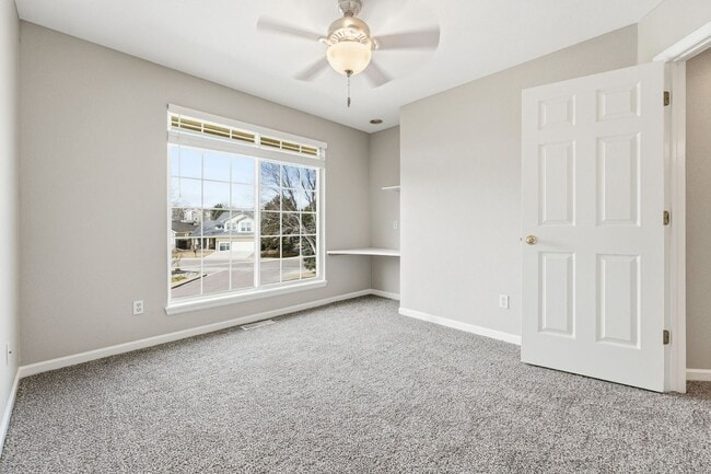 Building Photo - Incredible 4 Bed 4 Bath in Stonegate!