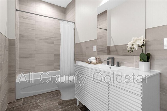 Building Photo - 1173 Rotonda Cir