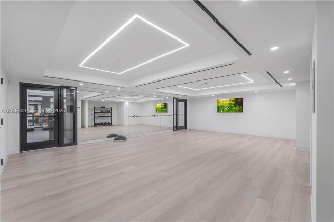 Building Photo - 225 N Miami Ave