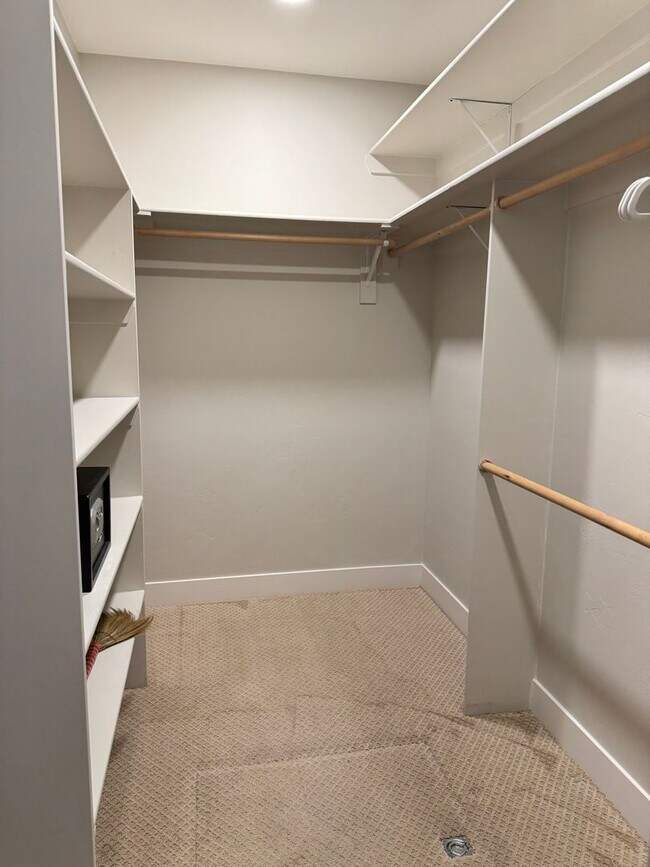 Building Photo - 2545 Fryingpan Dr