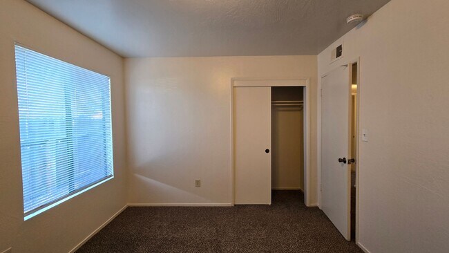 Building Photo - 7008 N Half Moon Dr