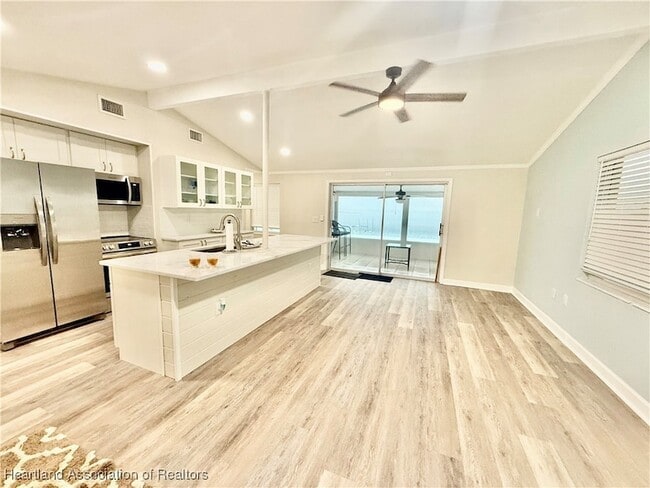 Building Photo - 403 Lake Lotela Dr