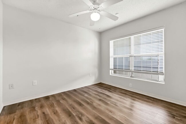 Building Photo - Niceville Condo With Pool!