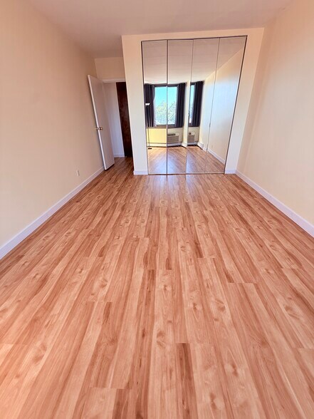 Building Photo - 515 Anderson Ave