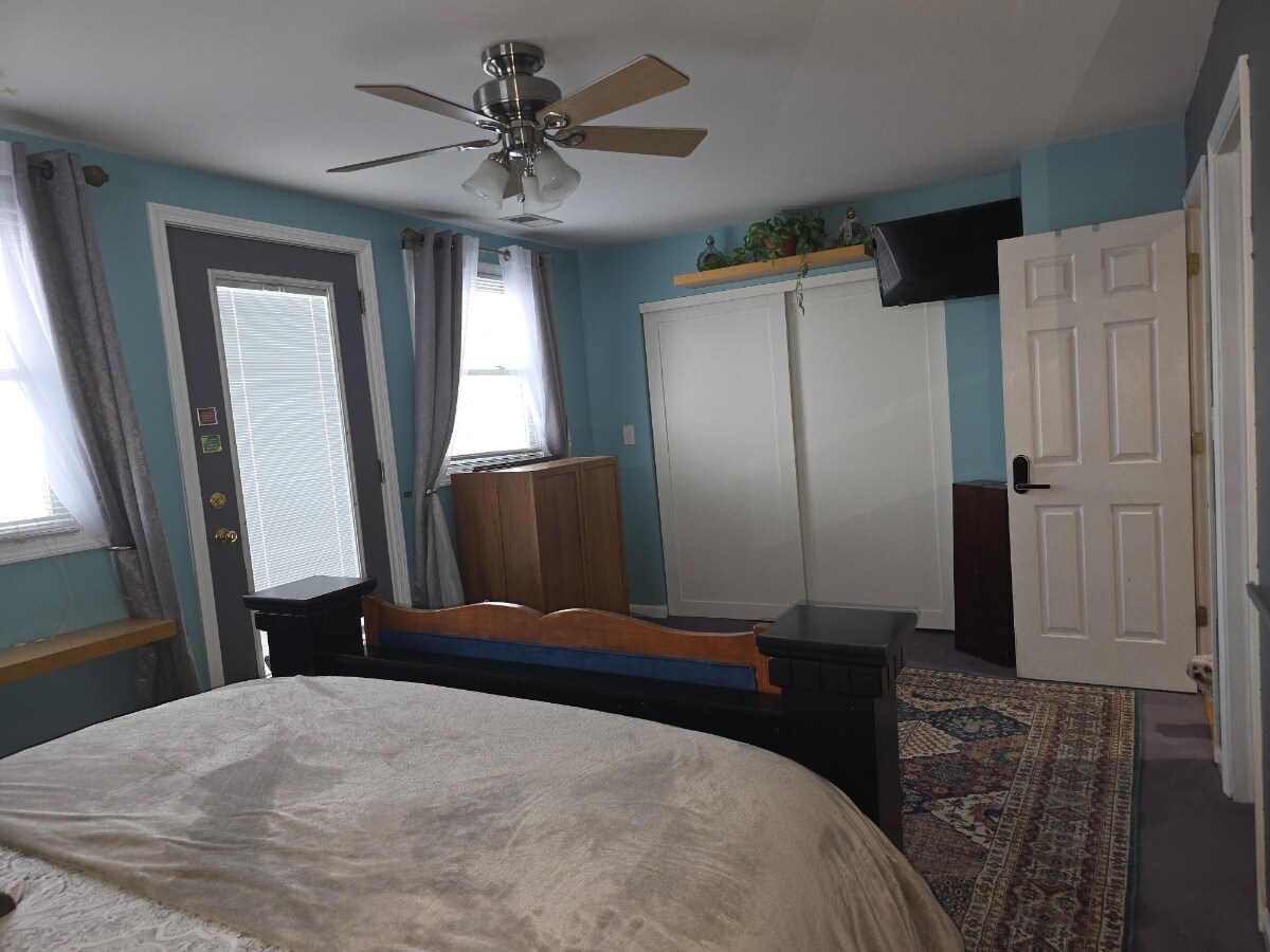 room west face - 3457 N Kedzie Ave