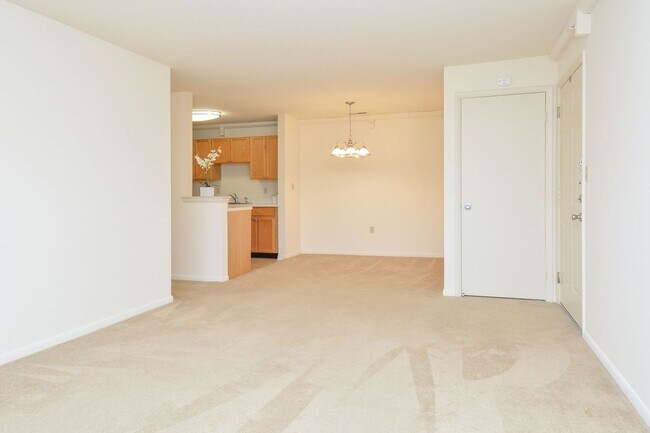 Building Photo - One Bedroom Contemporary Style Apartment on the Second Floor