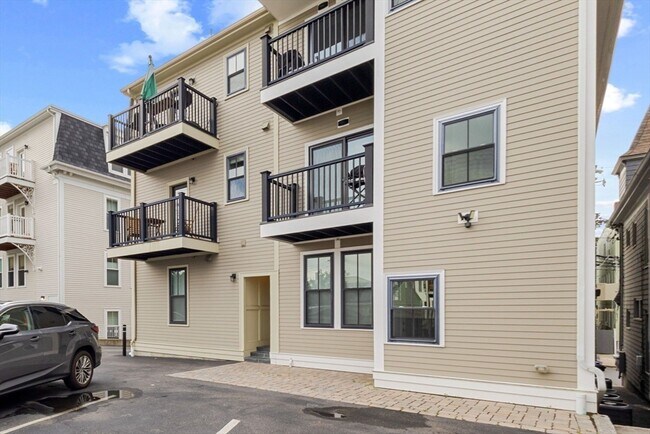 Building Photo - 44 W Eagle St