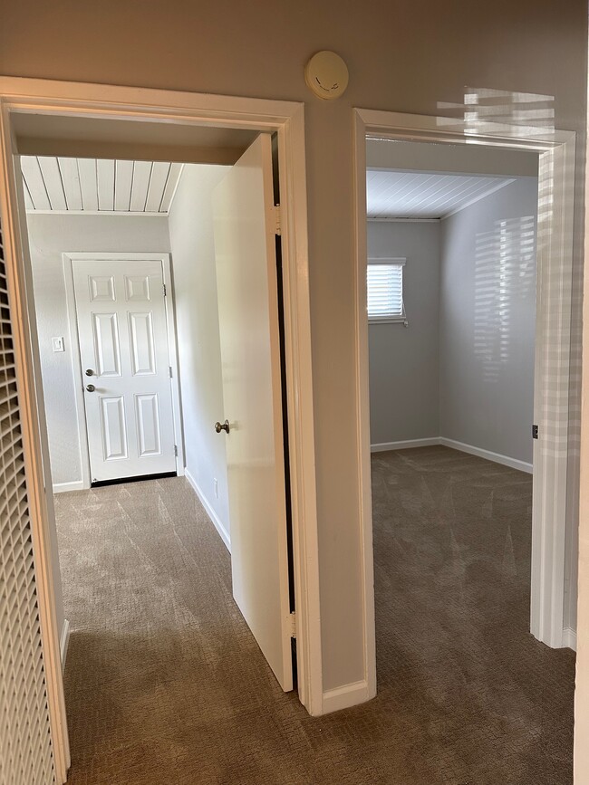 Hallway looking into the bedrooms - 3321 Alma St