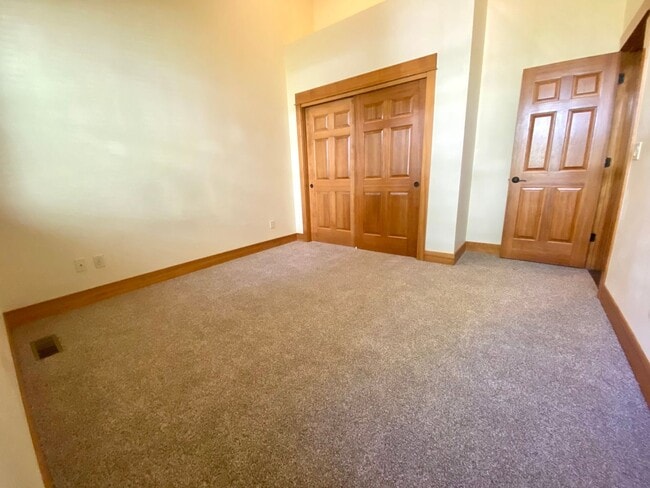 Building Photo - 2564 NW Shields Dr