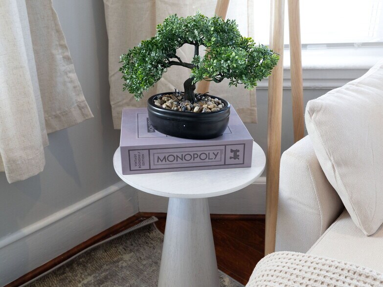 Building Photo - 168 School St