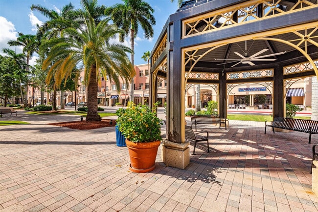 Building Photo - 101 SW 2nd Ave