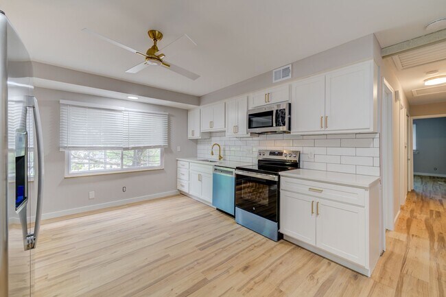 Building Photo - 2387 Ridgecrest Dr