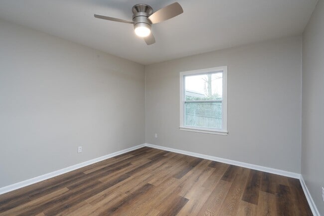 Building Photo - 745 Arbor St NE