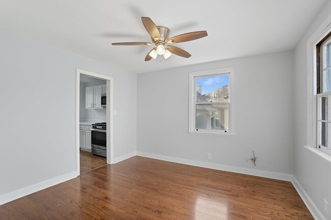 Building Photo - 3 Bedroom, 1.5 Bathroom Home in Cincinnati!