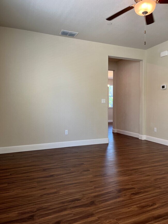 Building Photo - 10833 Portico Cir