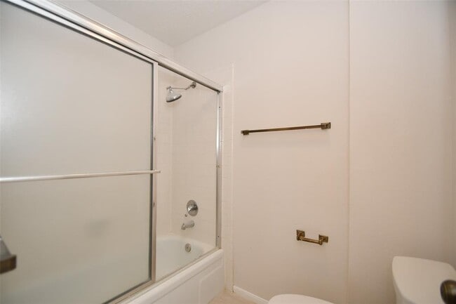 Building Photo - 7614 Club Lake Dr