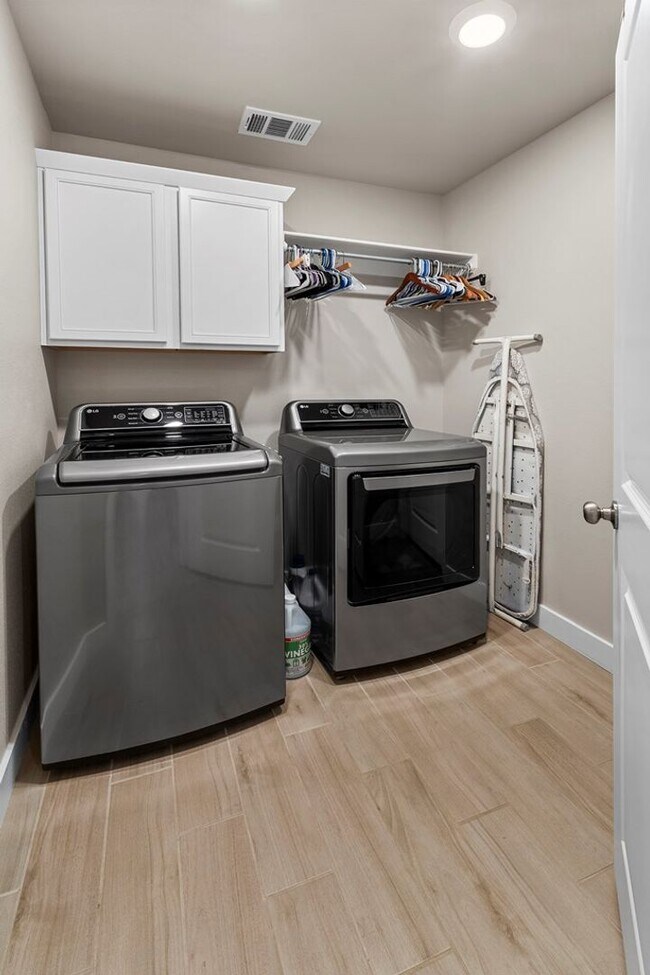 Building Photo - Fully Furnished