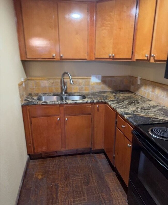 Building Photo - 625 Redbud Ln