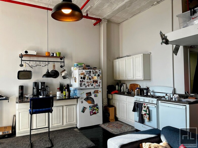 Building Photo - 248 McKibbin St