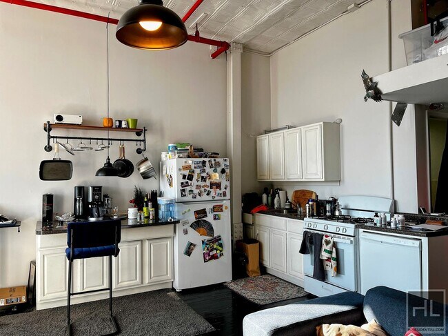 Building Photo - 248 McKibbin St