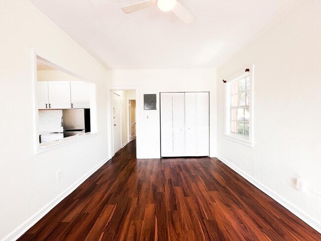 Building Photo - 623 Park Pl