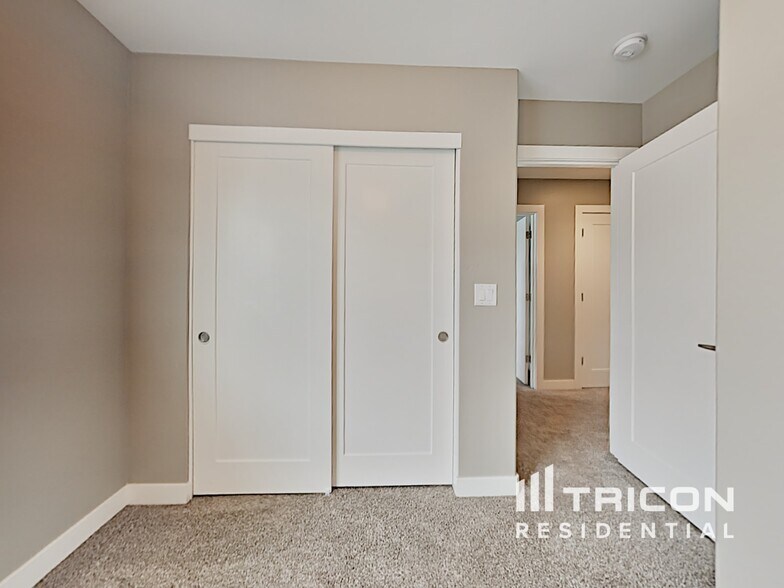 Building Photo - 2371 Coronado Ct