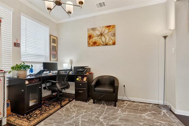 Building Photo - 2316 Pinehurst Dr