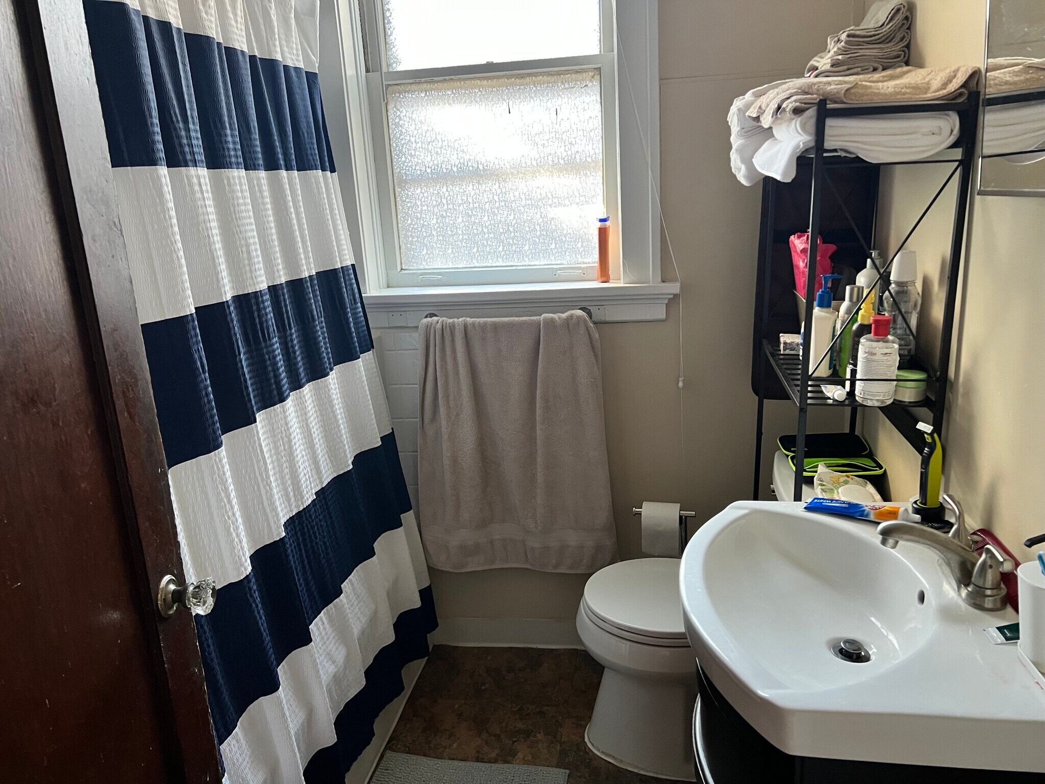 bathroom - 2516 Bellevue Ave