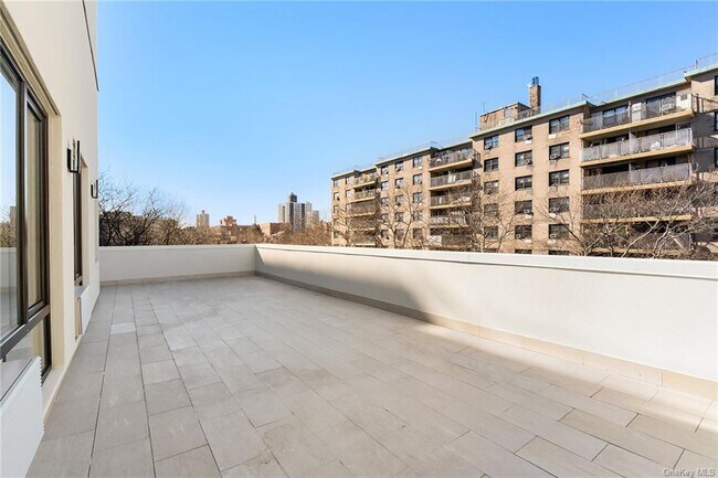 Building Photo - 3436 Kingsbridge Ave