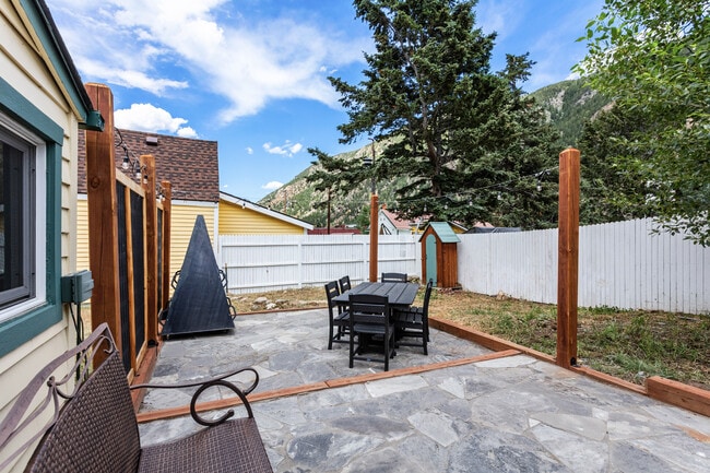 Building Photo - 400 Argentine St