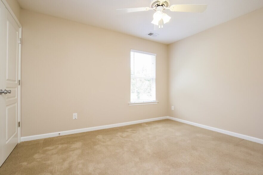 Building Photo - 3404 Silver Stream Way NW