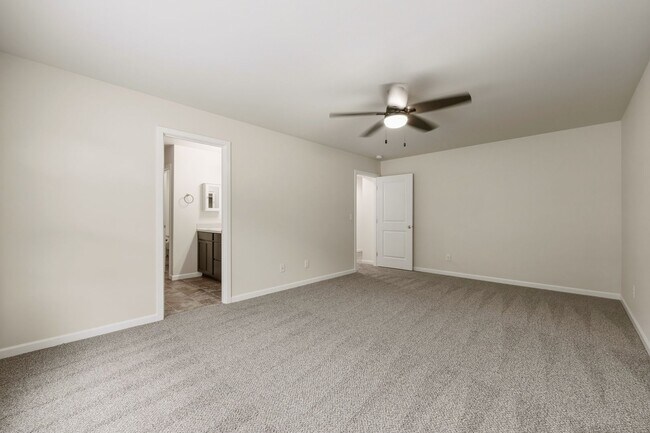 Building Photo - MOVE IN READY NOW! A/C! Multi generational living? Home office? Tumwater School District