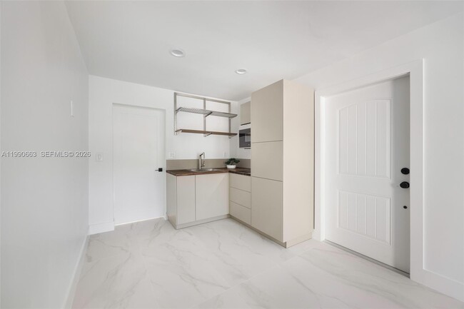 Building Photo - 3640 SW 13th St