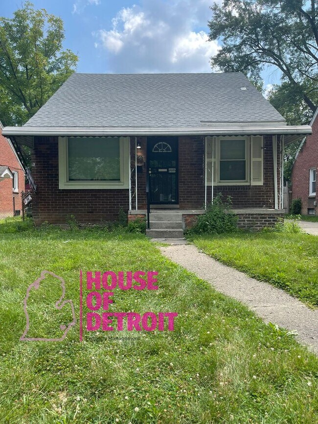 Building Photo - SUMMER SPECIAL~ 3 BEDROOM 1.5 BATH~ FREE P...
