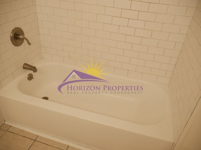 Building Photo - Open 4 Bed 2 Bath 1,407sqft Single Family Home