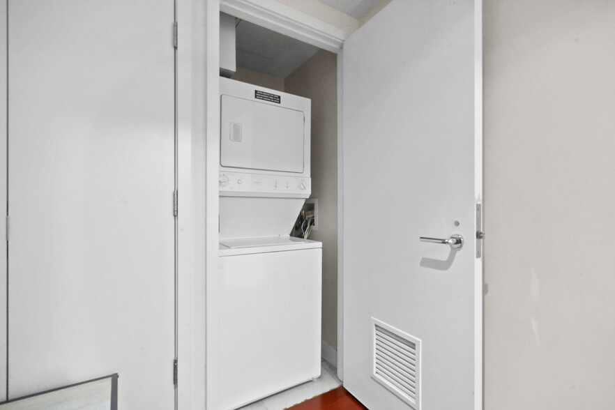 Building Photo - 3141 Michelson Dr