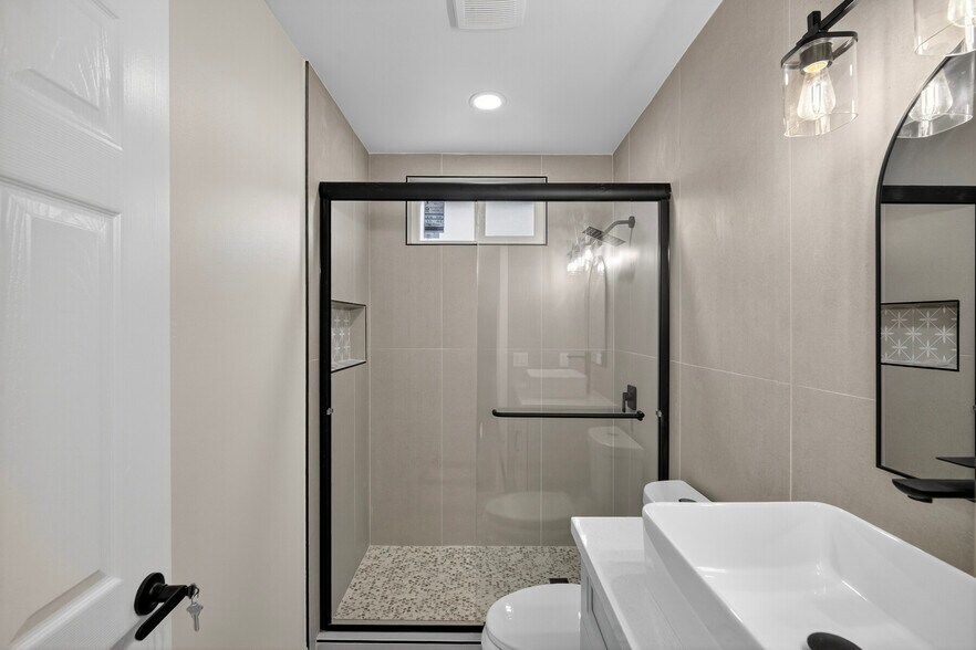 Building Photo - 11972 Walnut St