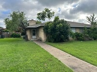 Building Photo - Great Duplex in Irving!