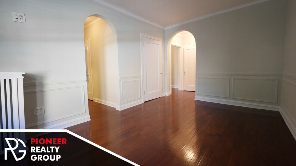 Building Photo - 544 W Surf St