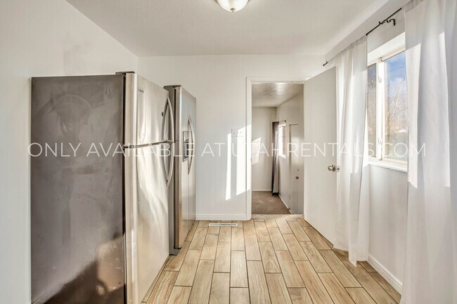Building Photo - 360 E 400 S