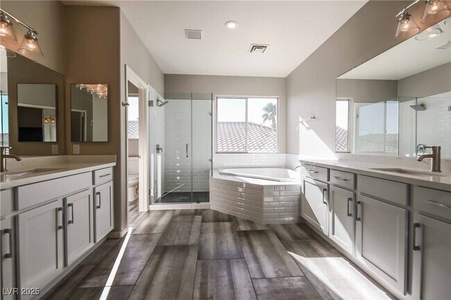Building Photo - 3045 Sunrise Heights Dr