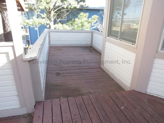 Building Photo - Spacious 3 Bedroom House on the West Side with Mountain Views
