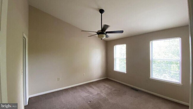 Building Photo - 2461 Medford Ct