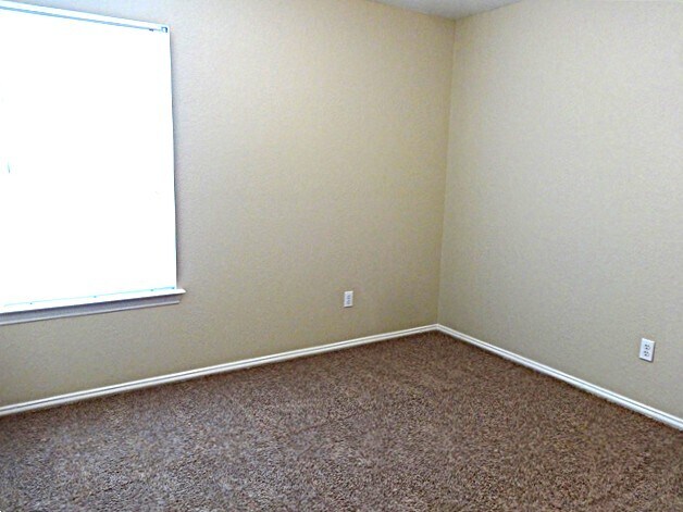 Building Photo - 1373 Meadowbrook Ln