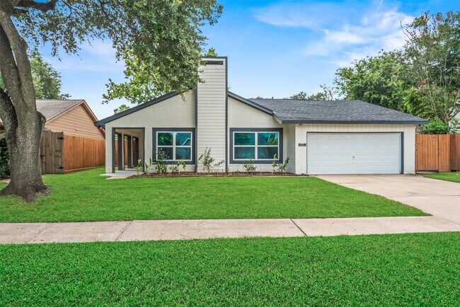 Building Photo - 9323 Portal Dr