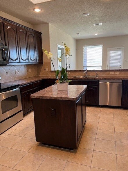 Building Photo - 7823 Black Willow Ln