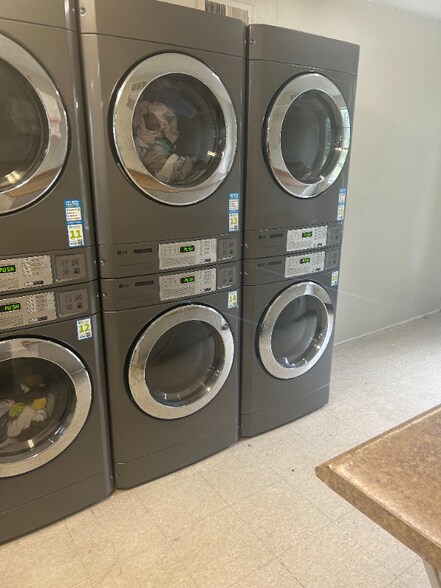 Building Photo - 300 Berkley Dr